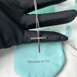 Tiffany & Co. Silver For Women And Men Cross Necklace Jewellery 